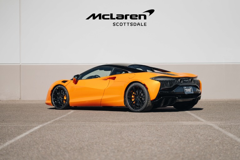 アーミラリ（オレンジ） 2025 Artura Spider in Ventura Orange: McLaren's Specialized Hybrid