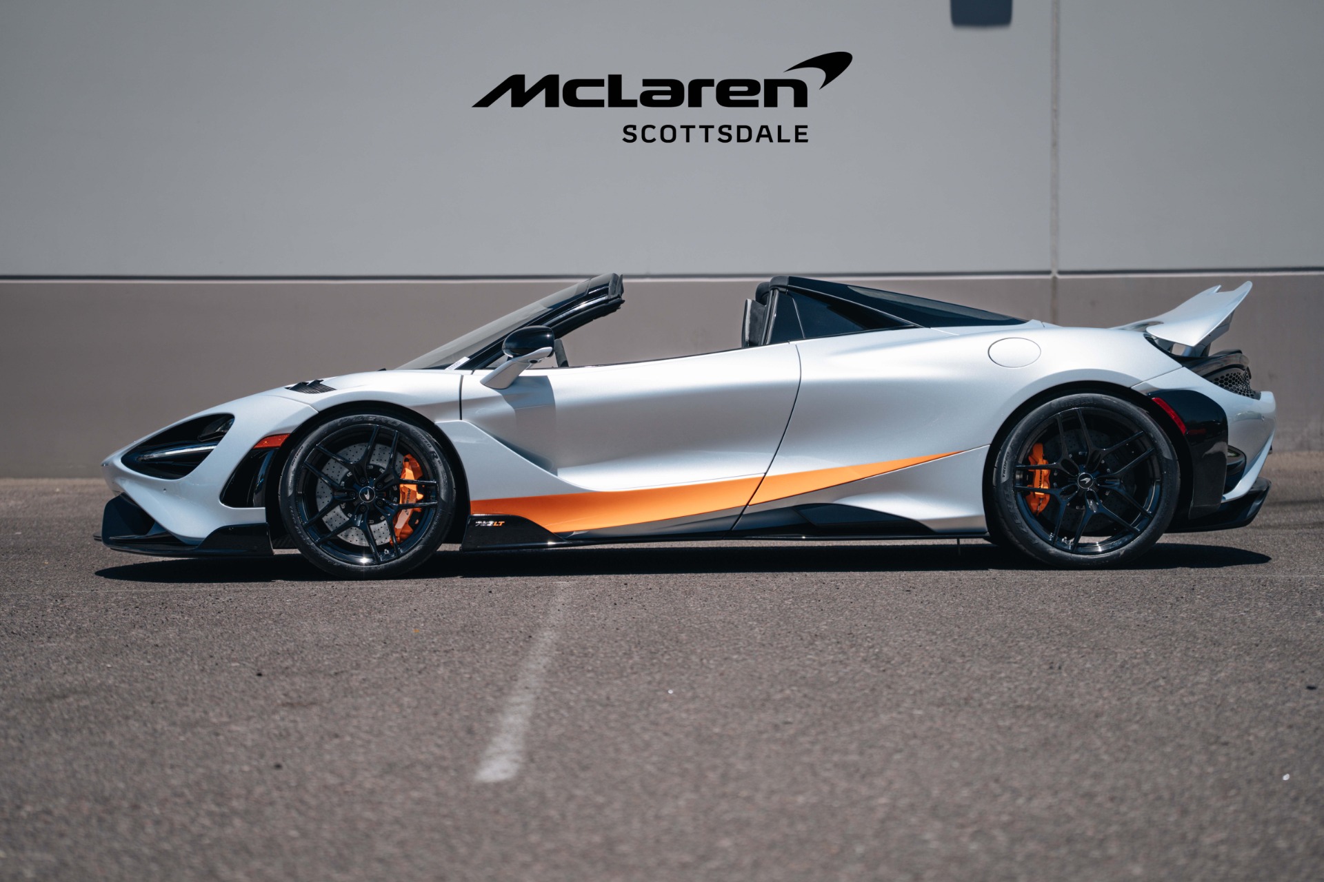 ジェルアップ Used-2022-McLaren-765LT-Base-