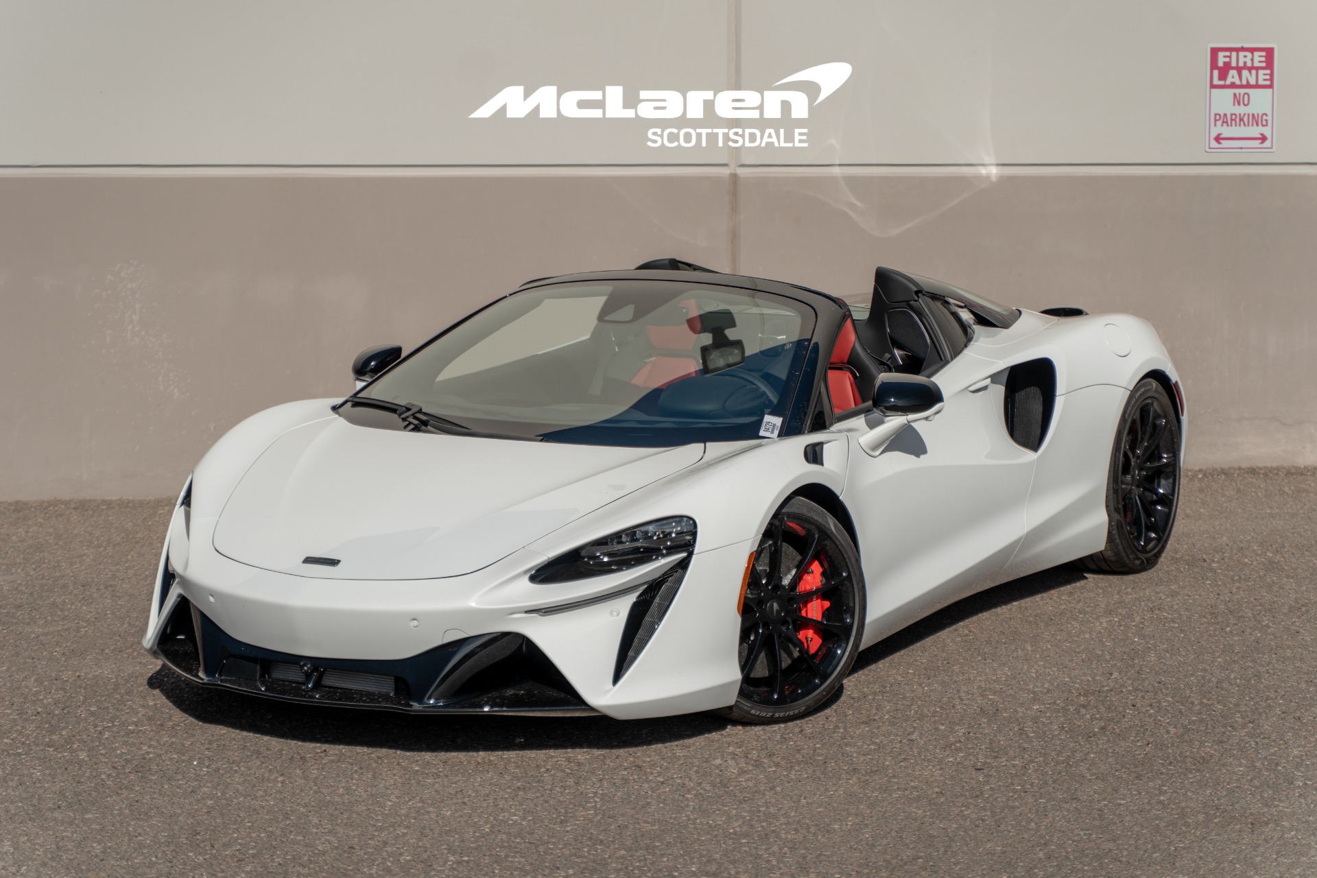 2026 McLaren Artura's photo