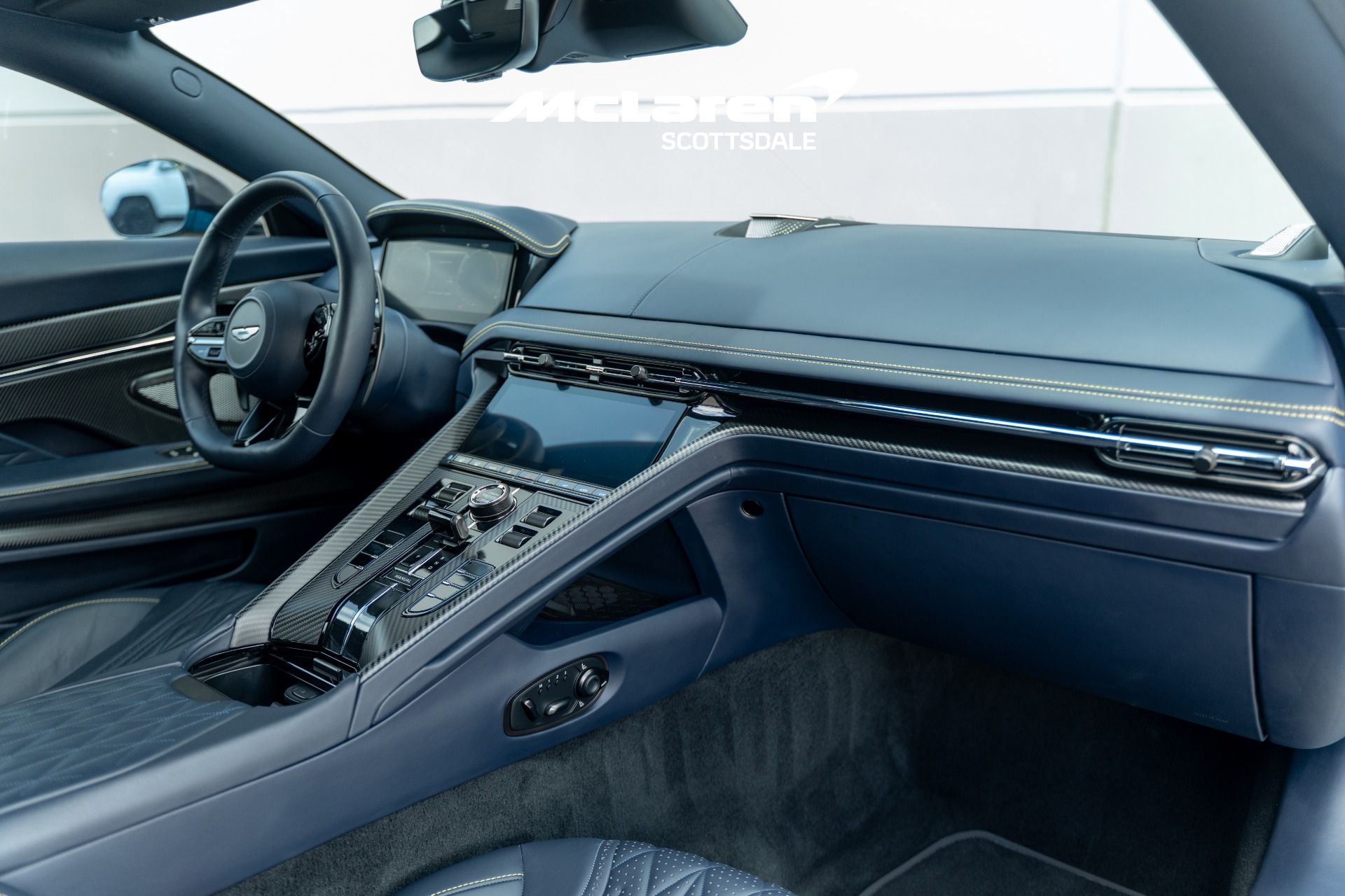2024 Aston Martin DB12 Base - Photo 17