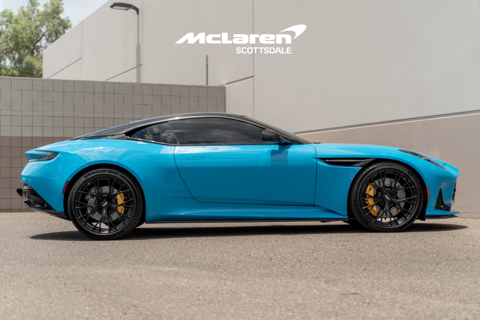 2024 Aston Martin DB12 Base - Photo 8