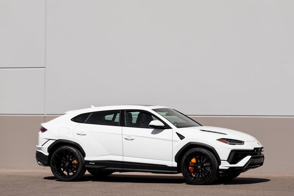 Used-2023-Lamborghini-Urus-S-
